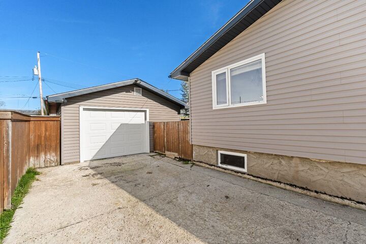 Property Photo:  5010 North Avenue  AB T0G 2C0 