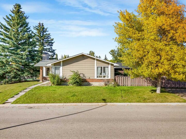 Property Photo: 101 Hodson Way AB T0L 1T1