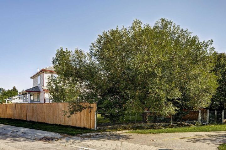 Property Photo:  196 Harvest Park Way NE  AB T3K 4B8 