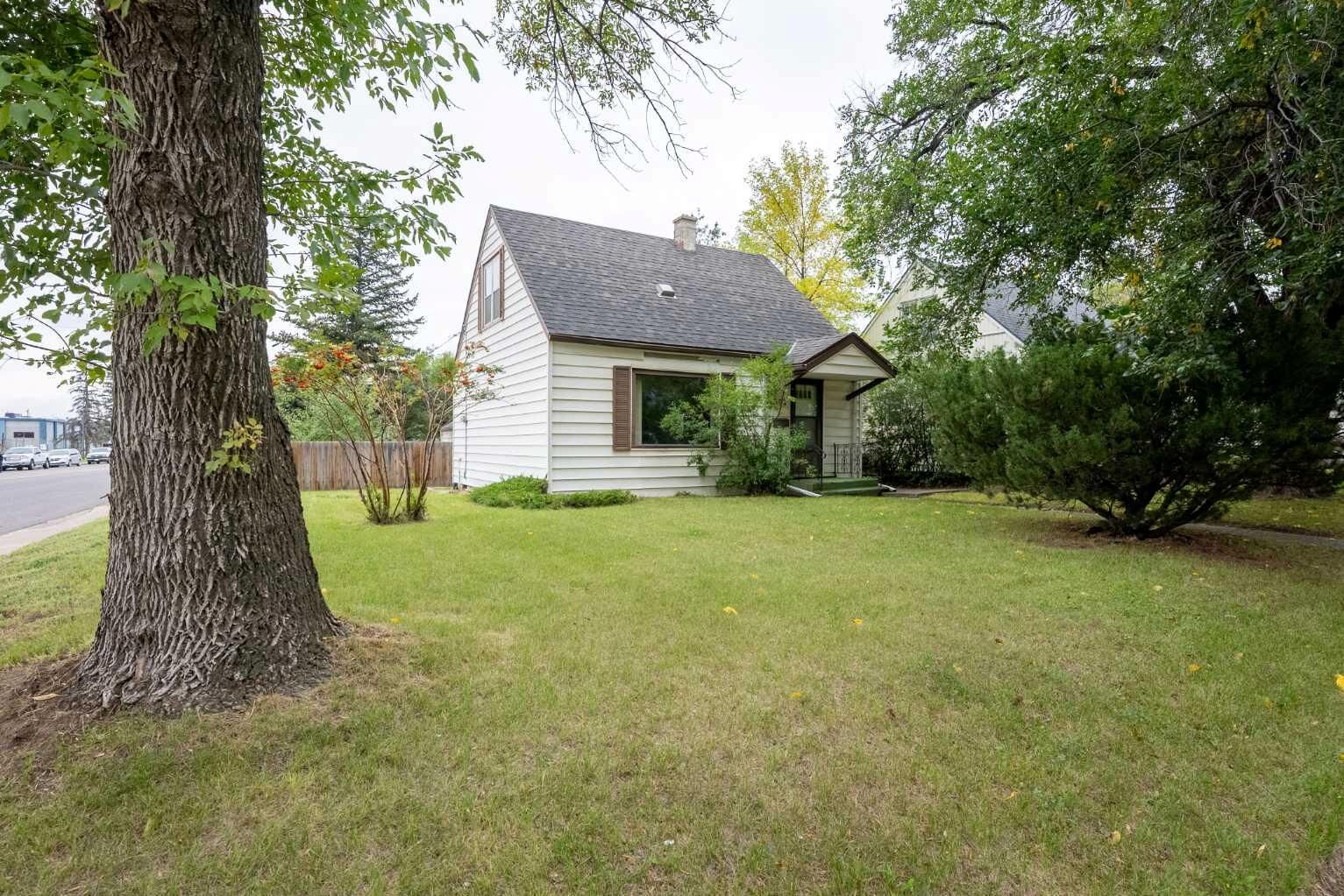 Property Photo:  502 12 Street N  AB T1H 2G8 