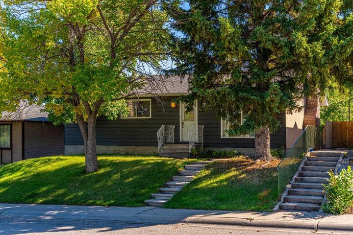 Property Photo:  711 118 Avenue SW  AB T2W 0E6 