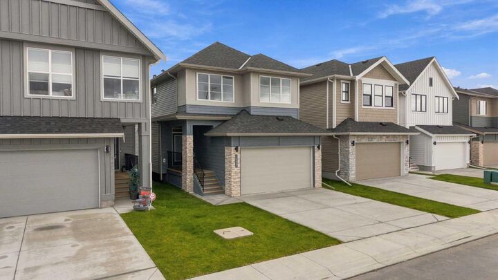 Property Photo: 1489 South Point Villas SW AB T4B 3J5