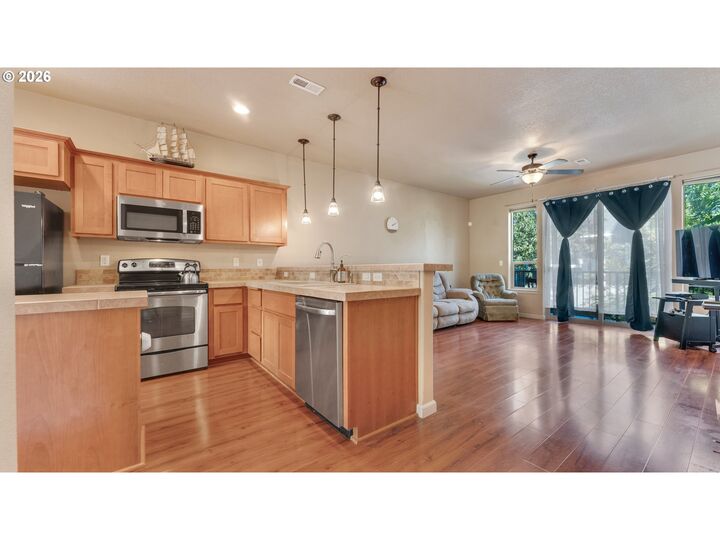 Property Photo:  2981 SW 187th Ave  OR 97003 