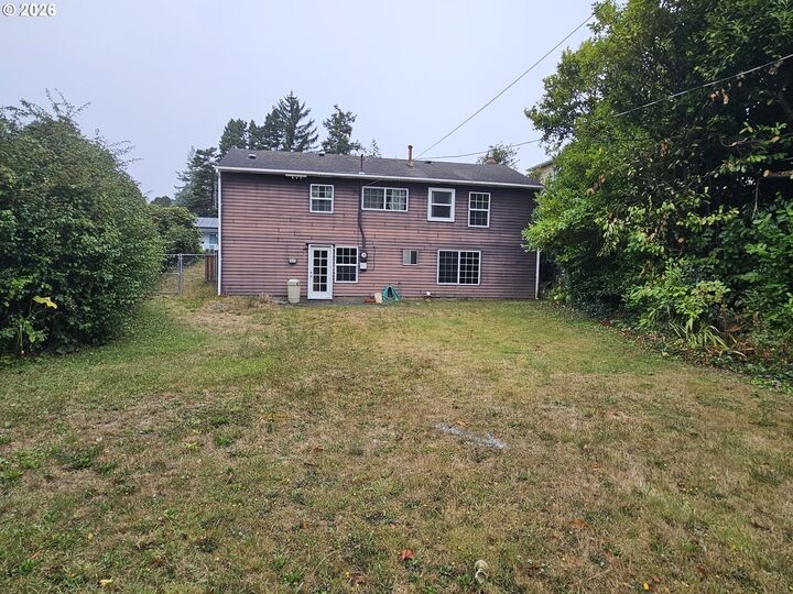 Property Photo:  1749 Juniper Ave  OR 97420 