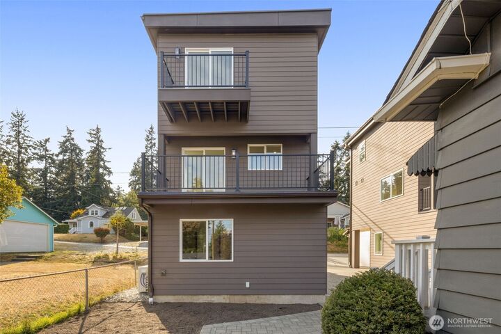 Property Photo: 5620 Wetmore Avenue C WA 98203