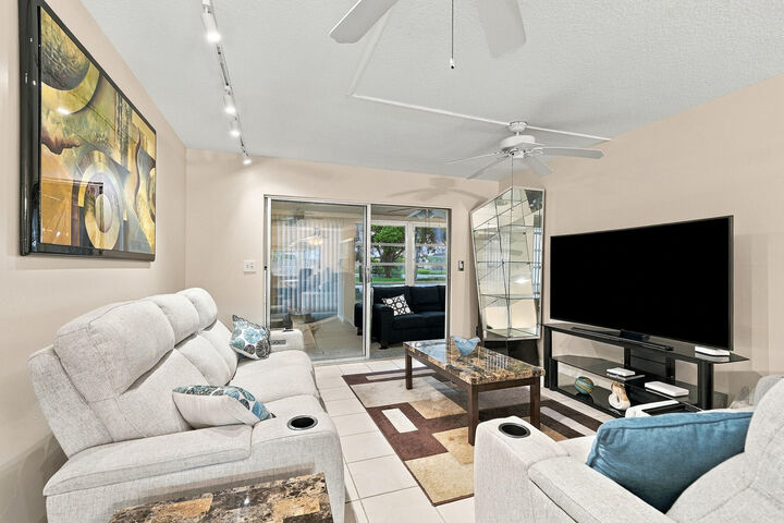 Property Photo: 2903 Victoria Circle C1 FL 33066
