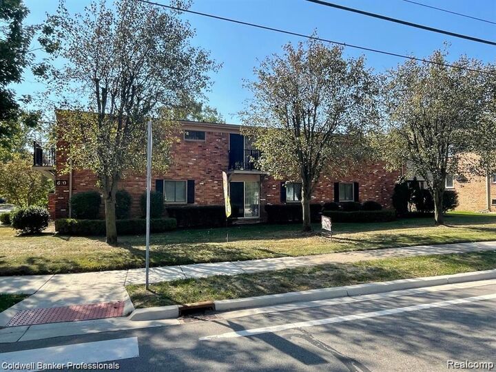 Property Photo:  620 E Lincoln Avenue 10  MI 48067 