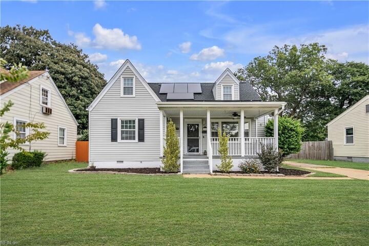 Property Photo:  3512 S Warwick Cir  VA 23513 