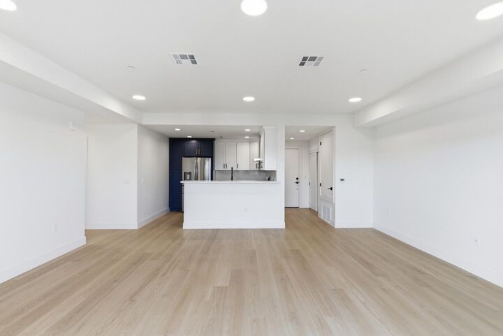Property Photo:  560 El Camino Real 306  CA 94070 