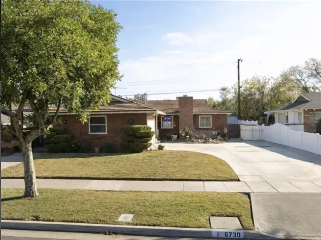 Property Photo: 6730 Montclair Dr CA 92504