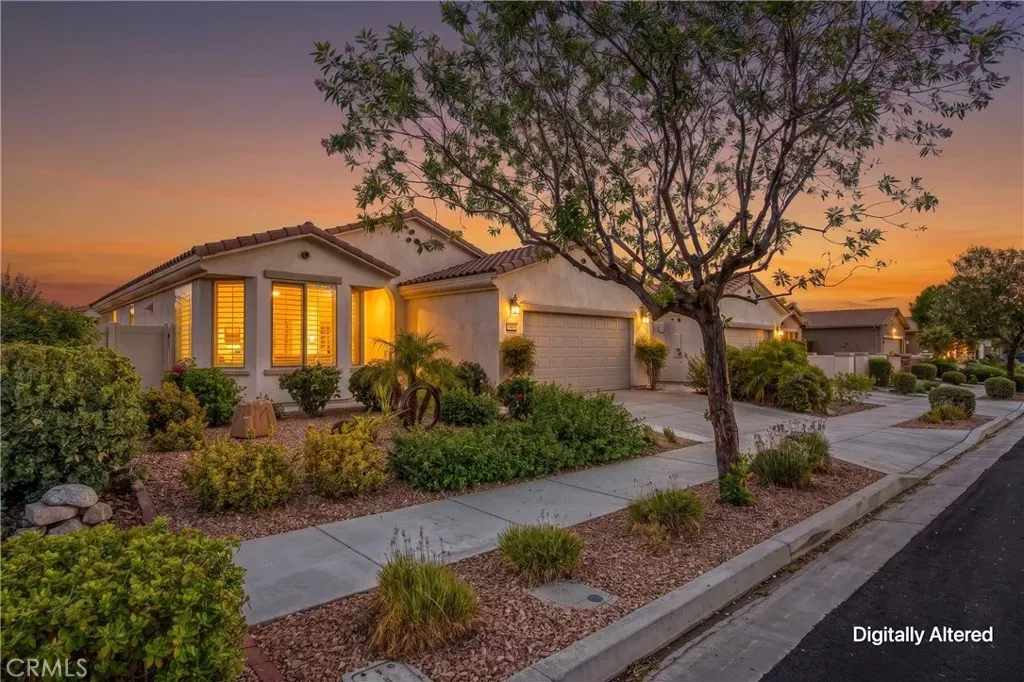 Property Photo:  1527 Via Rojas  CA 92545 