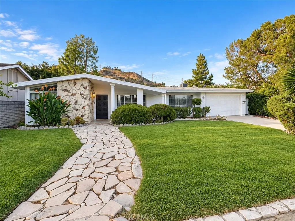 Property Photo: 1420 Belleau Road CA 91206