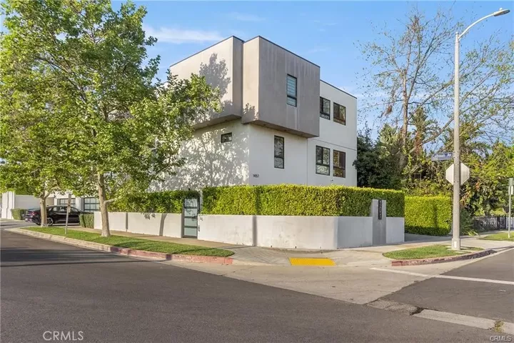 Property Photo:  14157 Tiara Street 101  CA 91401 