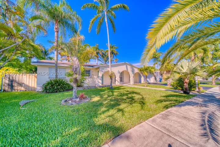 Property Photo: 20120 SW 84th Pl FL 33189