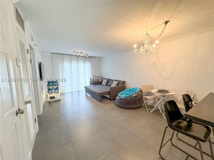 Property Photo:  220 Washington Ave 4B  FL 33139 