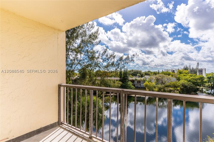 Property Photo: 14250 SW 62nd St 423 FL 33183
