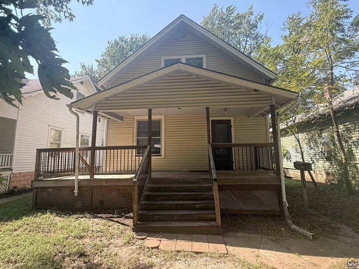 Property Photo: 1715 SE Quincy St KS 66612