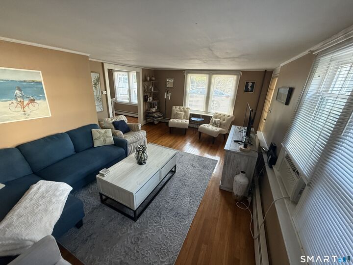Property Photo:  
