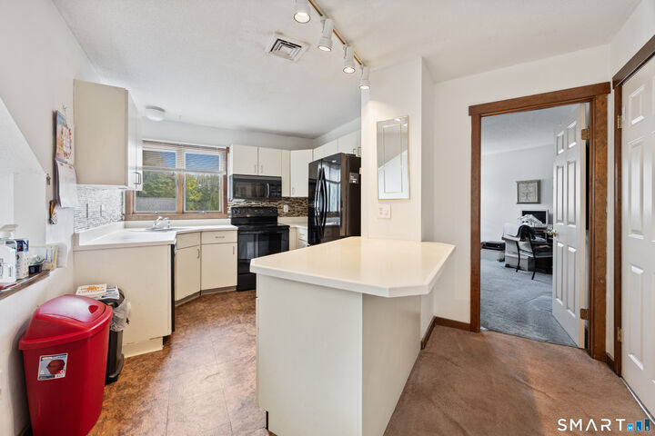 Property Photo: 4 Winchester Court CT 06032