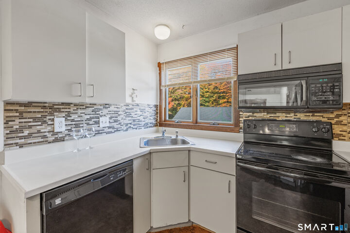 Property Photo:  4 Winchester Court  CT 06032 
