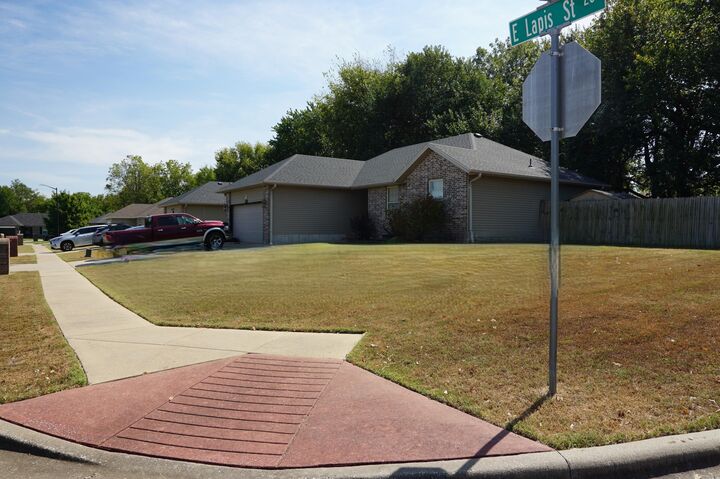 Property Photo:  230 E Lapis Avenue  MO 65738 