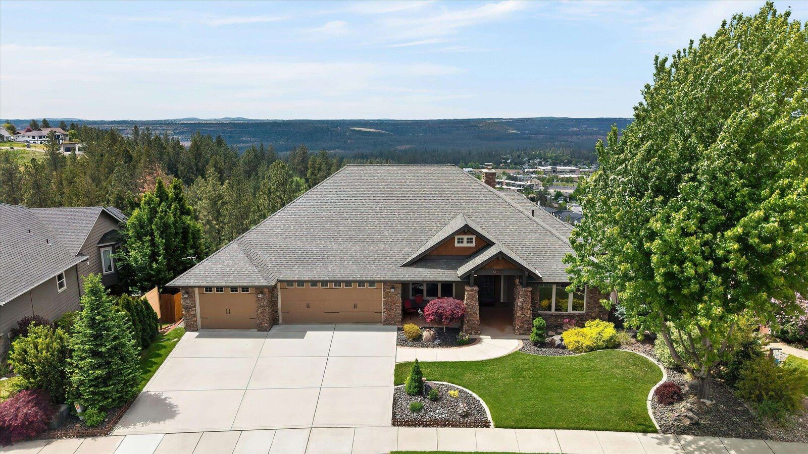 Property Photo: 9203 N Scarlet Sky Dr WA 99208