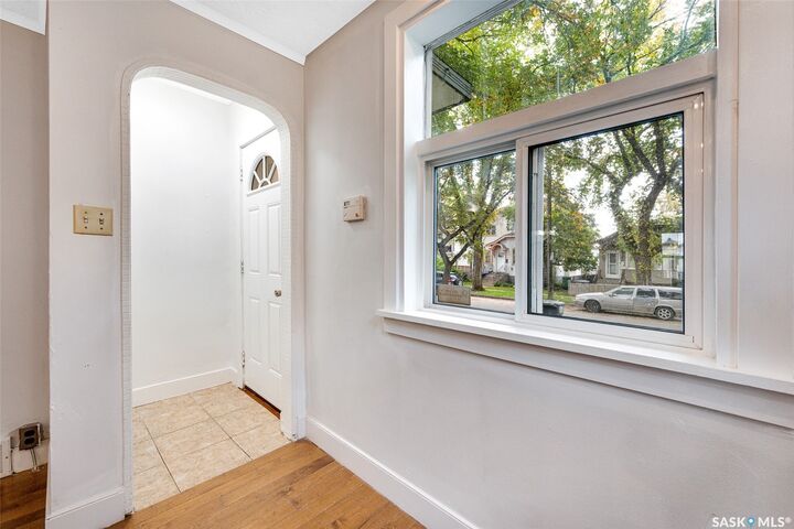 Property Photo:  321 E Avenue S  SK S7M 1S2 