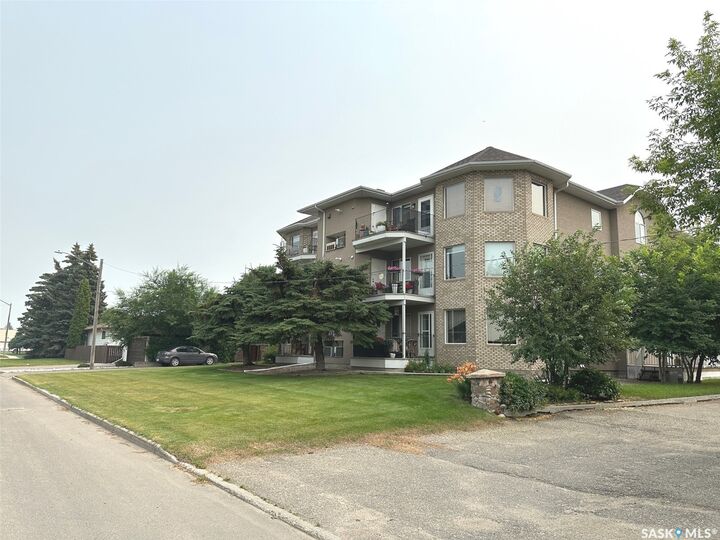 Property Photo: 561 Broadway Street W 311 SK S0G 1S0