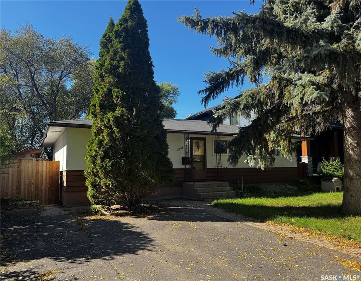 Property Photo:  2548 Garnet Street  SK S4T 3A5 