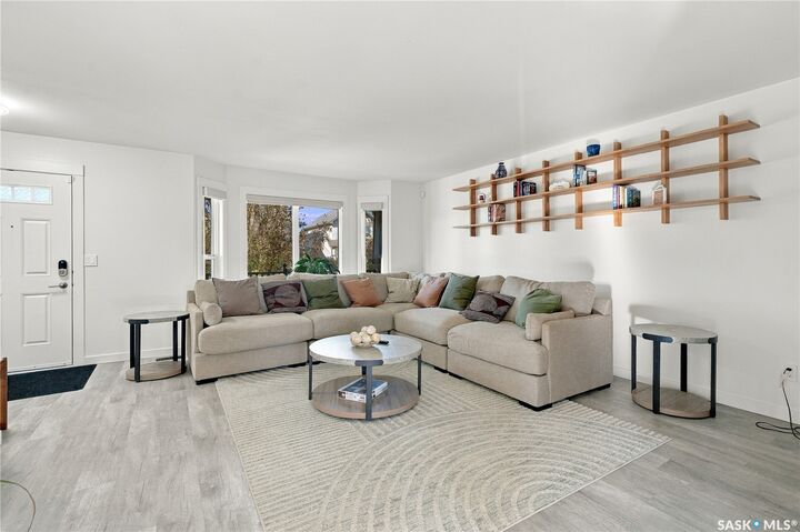 Property Photo: 302 Gordon Road SK S7T 0A3