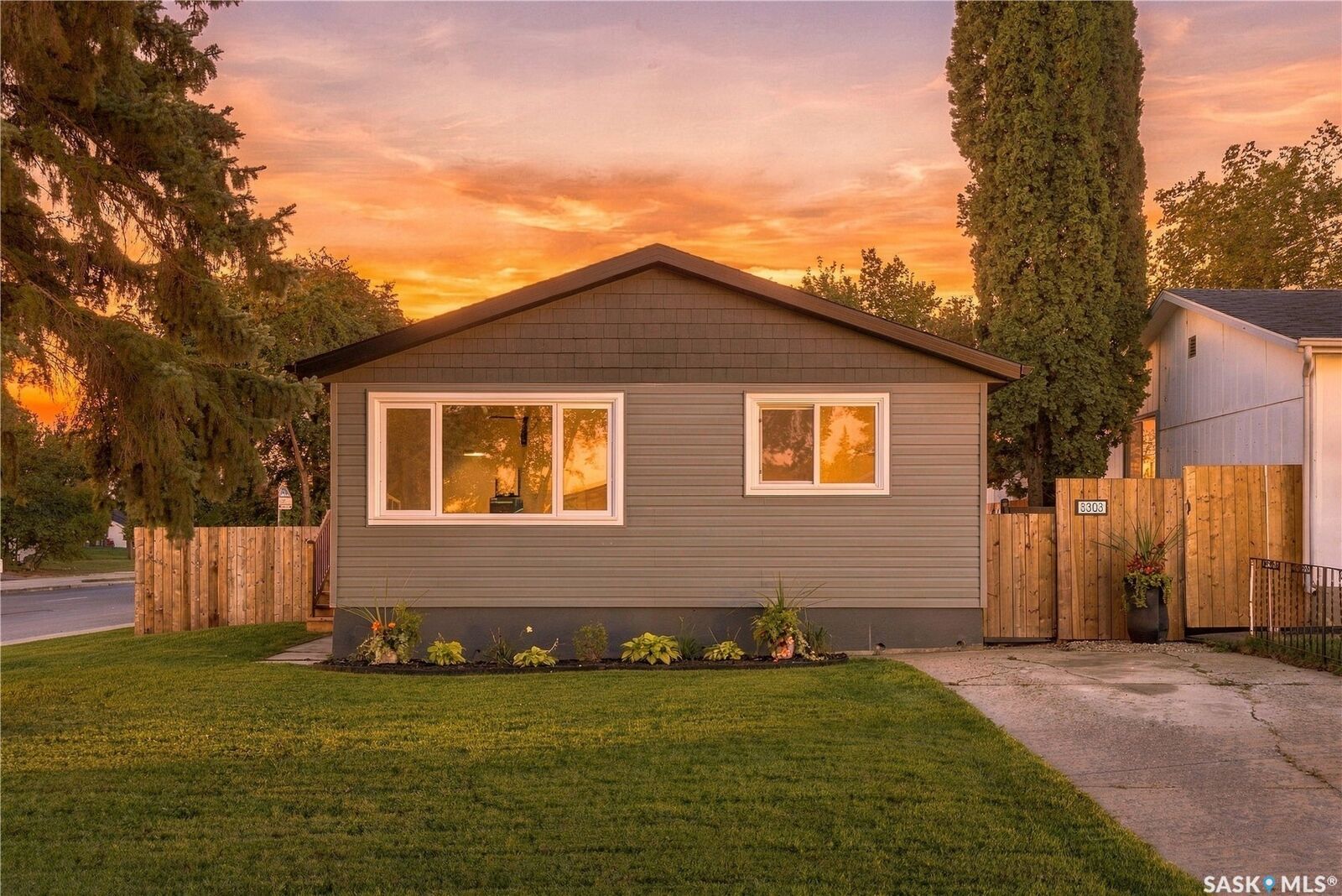 Property Photo: 3303 Miyo-Wâhkôhtowin Road SK S7L 4M2