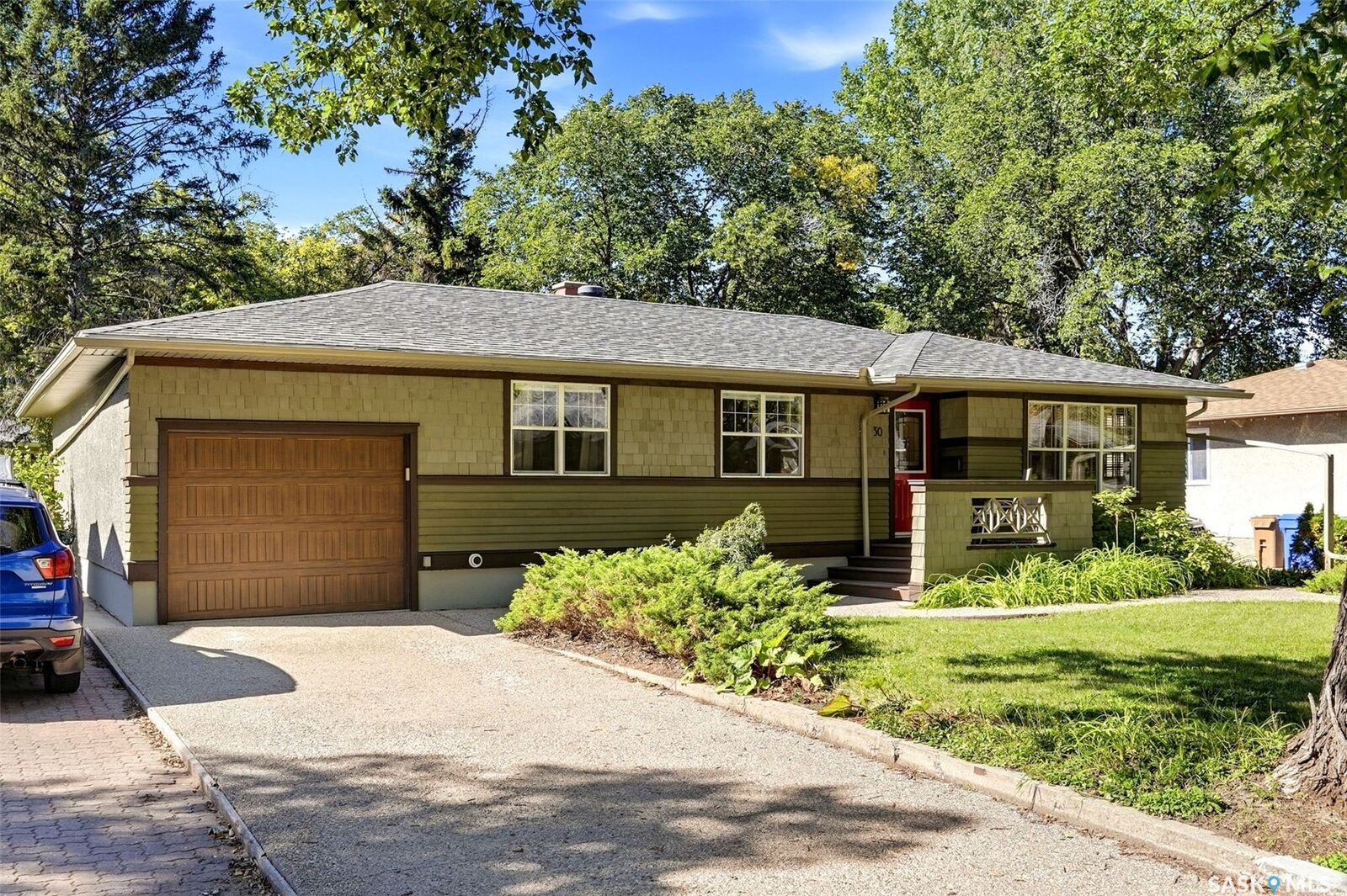 Property Photo:  30 Lake Street  SK S4S 4A8 