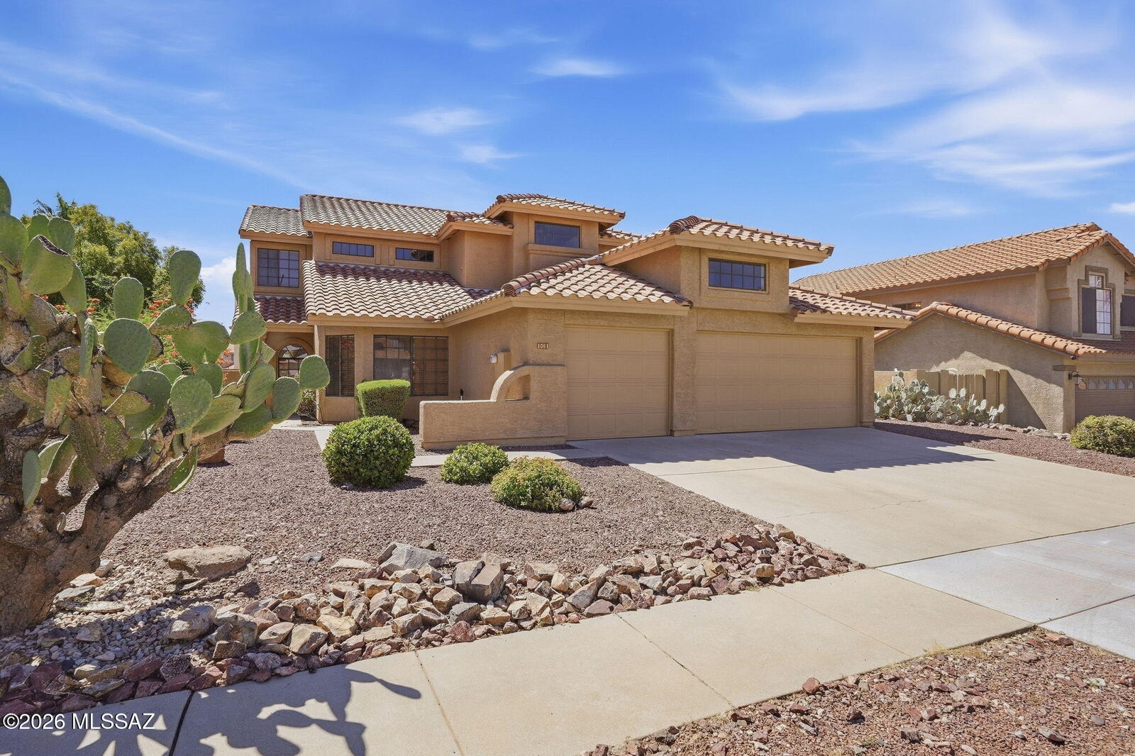 Property Photo:  1061 W Antelope Creek Way  AZ 85737 