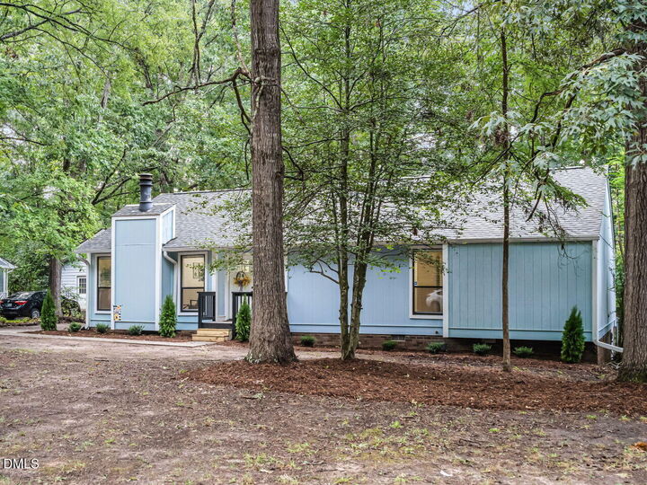 Property Photo: 14 Meadhall Court NC 27713