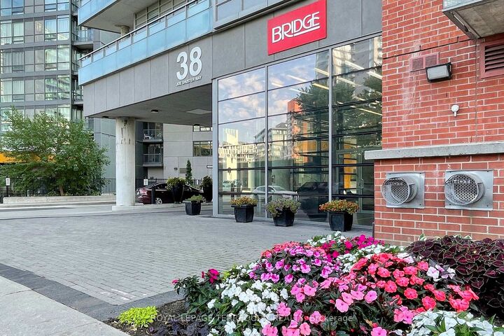 Property Photo:  38 Joe Shuster Way 710  ON M6K 0A5 