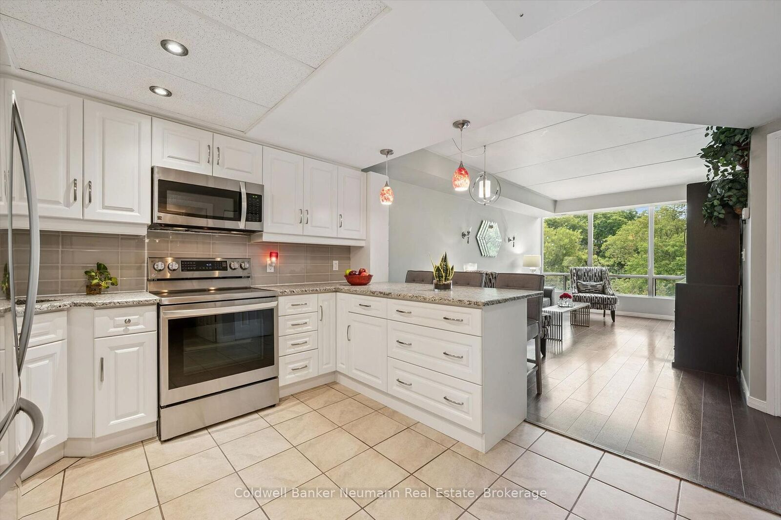 Property Photo:  105 Bagot Street 314  ON N1H 8H4 