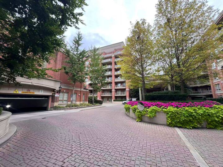 Property Photo: 21 Burkebrook Place 612 ON M4G 0A2