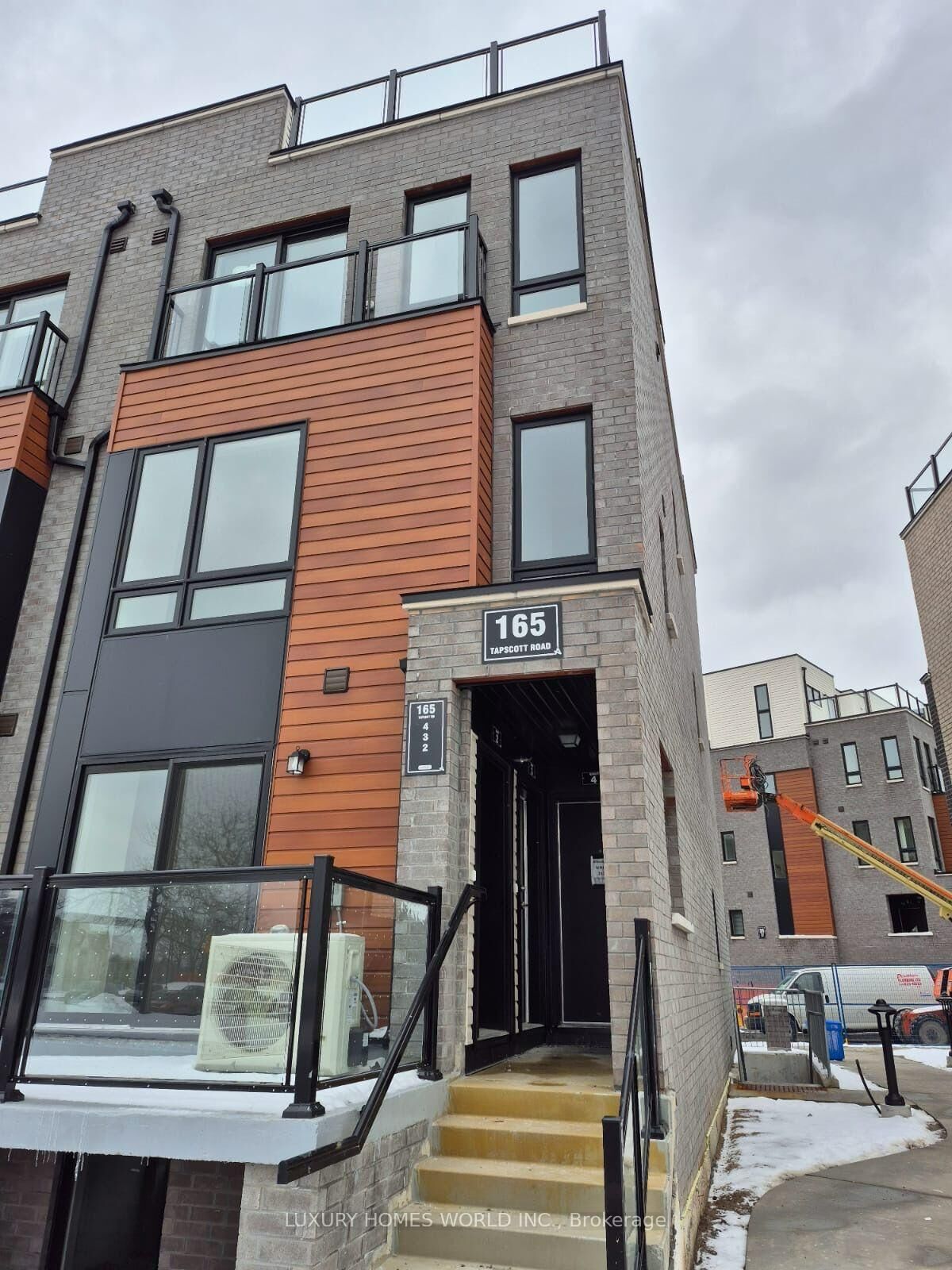 Property Photo:  165 Tapscott Road 3  ON M1B 3L9 