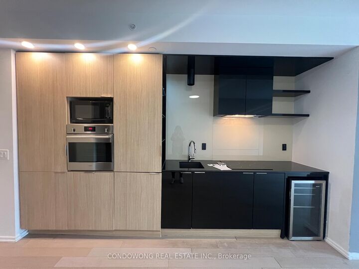 Property Photo: 70 Temperance Street 2901 ON M5H 0B1