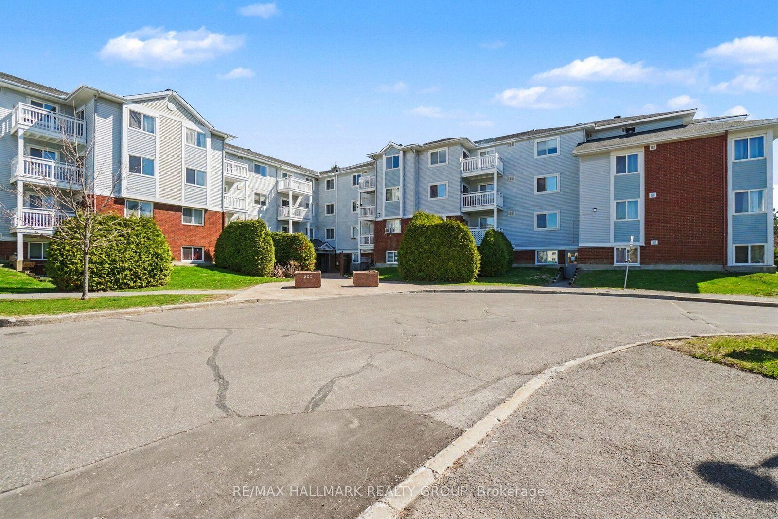 Property Photo:  266 Lorry Greenberg Drive 203  ON K1T 3J9 