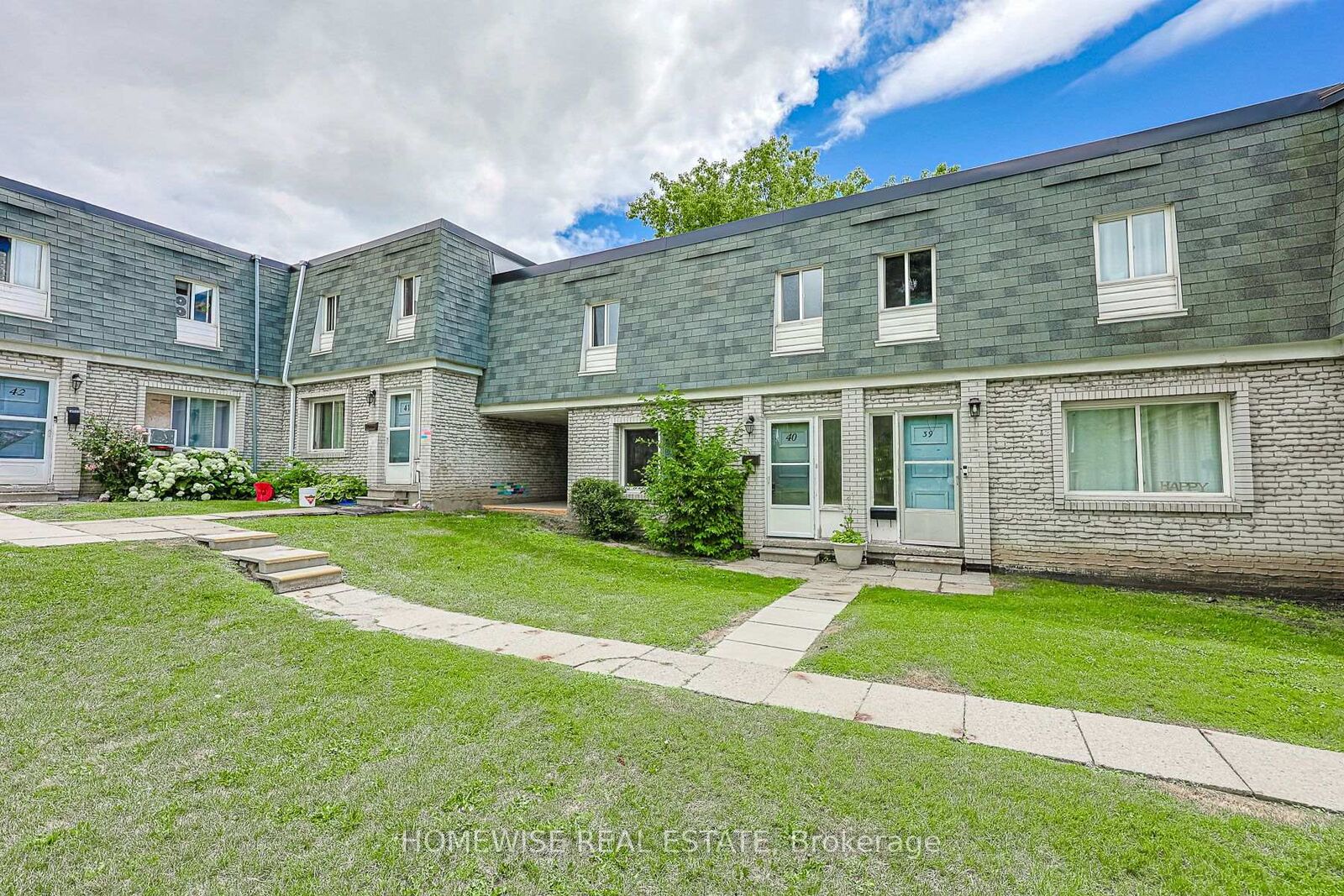 Property Photo:  1350 Winding Trail 40  ON L4Y 2T8 
