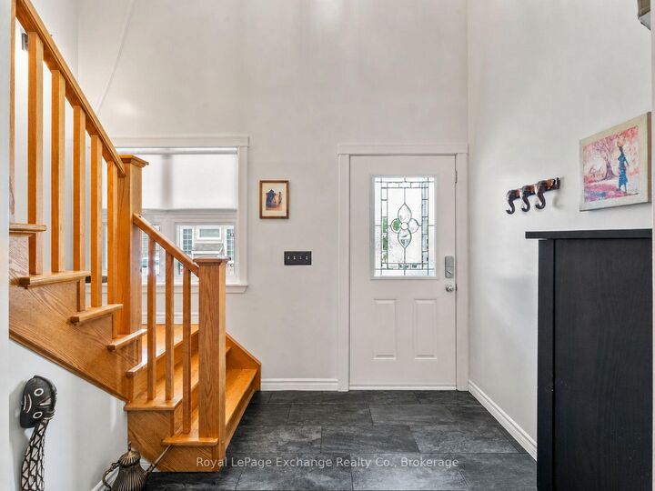 Property Photo:  433 Queen Street 8  ON N2Z 0A2 