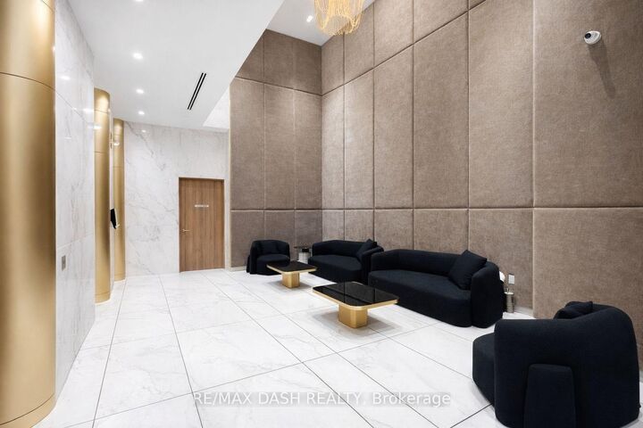 Property Photo:  634 Church Street 4802  ON M4Y 0G9 