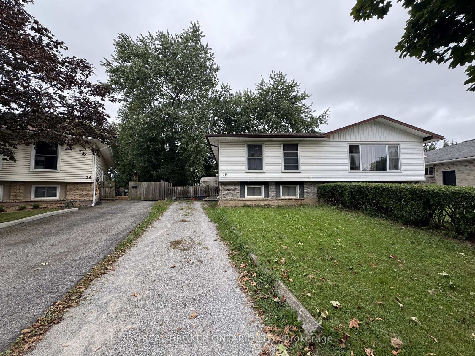 Property Photo:  28 Tara Crescent  ON L2V 4M1 