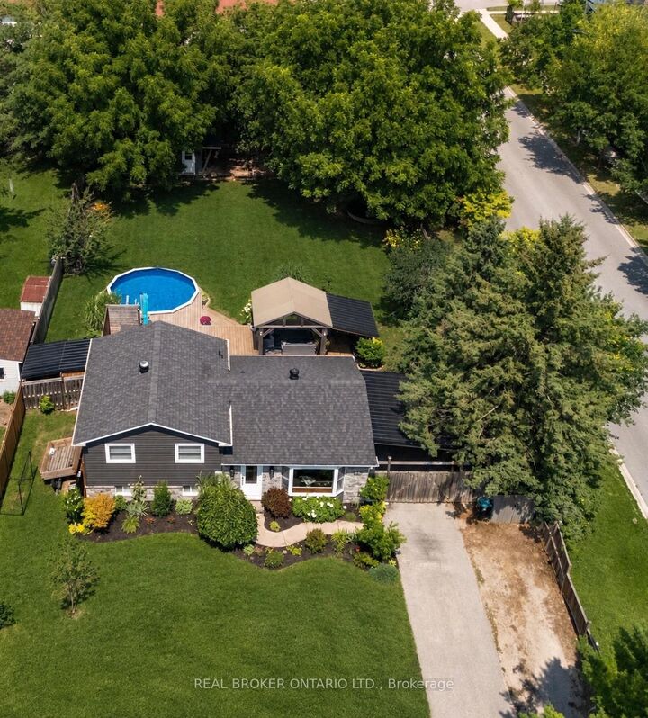 Property Photo:  213 Centre Street  ON L0M 1B0 