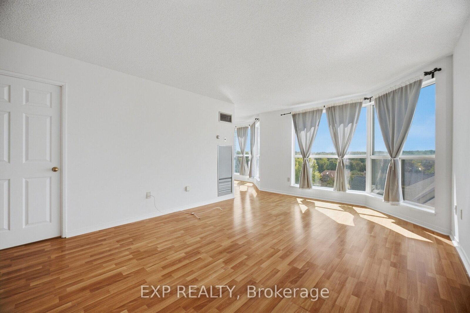 Property Photo:  2155 Burnhamthorpe Road W 808  ON L5L 5P4 