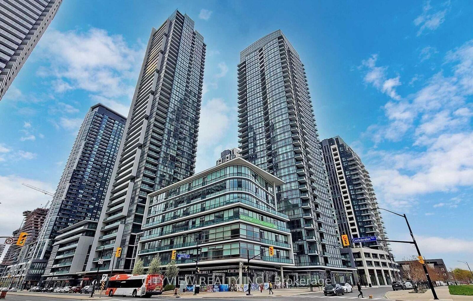 Property Photo:  4070 Confederation Parkway 4101  ON L5B 0E9 