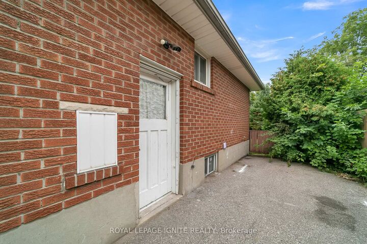 Property Photo:  117 Cabot Street Bsmt  ON L1J 5R8 