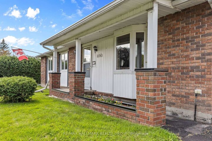 Property Photo:  2376 Blackstone Crescent  ON K1B 4H2 