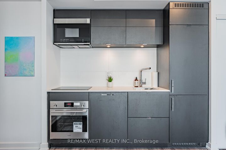 Property Photo: 20 Edward Street 901 ON M5G 1C9